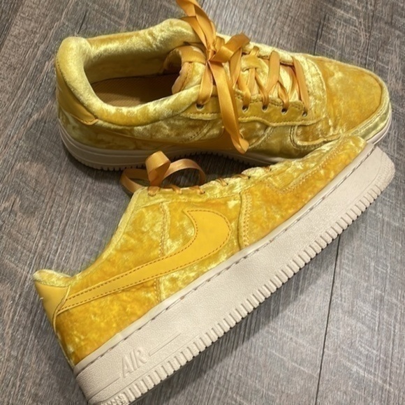 Nike Air Yellow crushed velvet Air Force 1 sneakers size kids 4.5 /women’s 6.5 - Picture 11 of 11